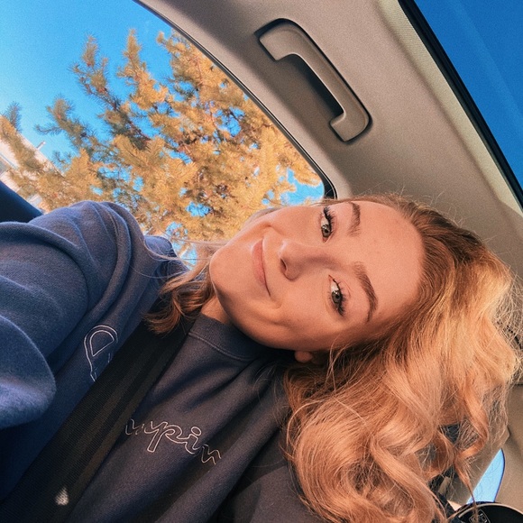 Meet your Posher, Aubrie - Picture 1 of 1